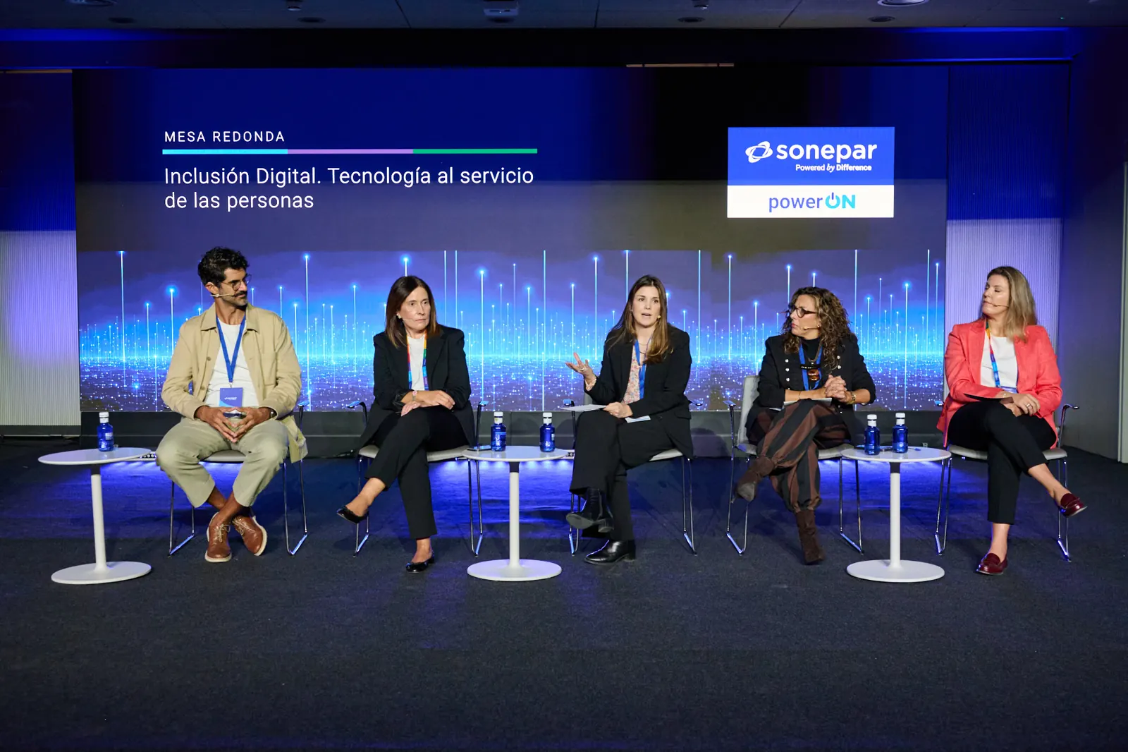 La mesa redonda «Inclusión digital. Tecnología al servicio de las personas» en el Auditorio Sonepar de PowerON